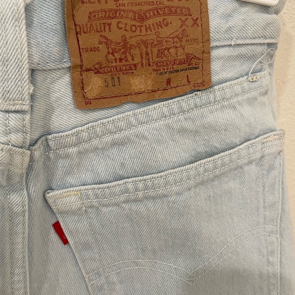 Levi’s 501 High Rise Denim Jean Shorts Distressed Light Wash Size 10 Girls/XS - Picture 10 of 13